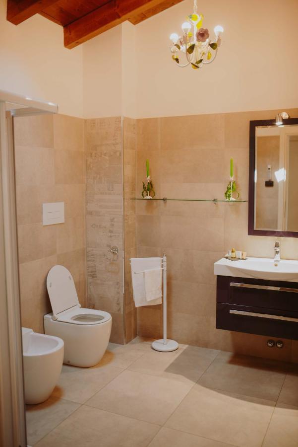 B&B Casa Santa Lucia Манерба-дель-Гарда Экстерьер фото