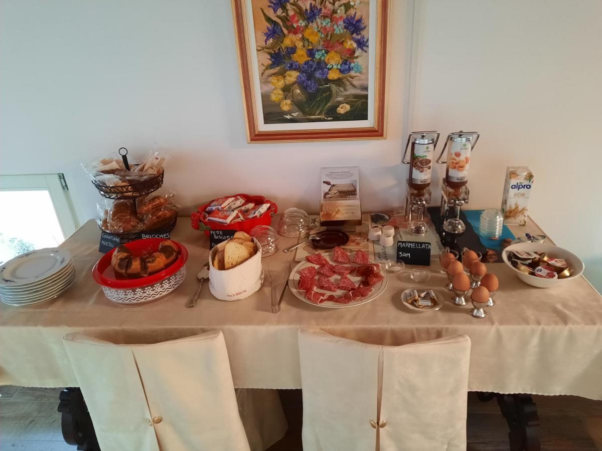 B&B Casa Santa Lucia Манерба-дель-Гарда Экстерьер фото