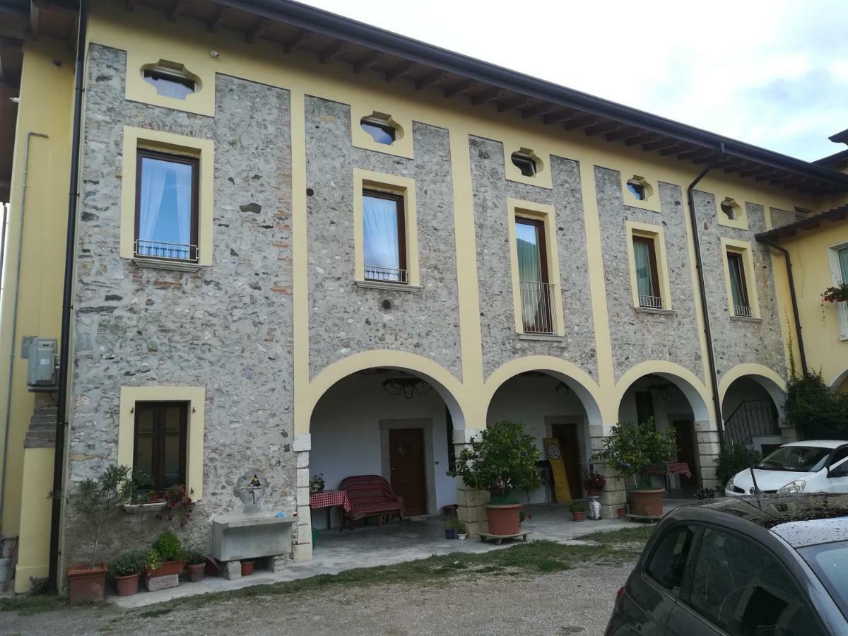 B&B Casa Santa Lucia Манерба-дель-Гарда Экстерьер фото